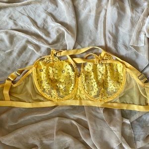 Lonely strappy yellow bra